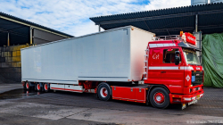 20251019-Tom-Holding-00598